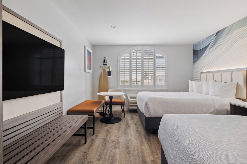 Standard Room, 2 Queen Beds - Photo 3