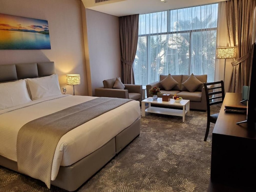 Deluxe Suite, Non Smoking, Courtyard View