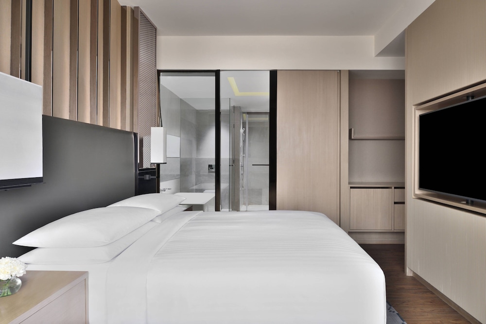 Junior Suite, 1 King Bed - Photo 3