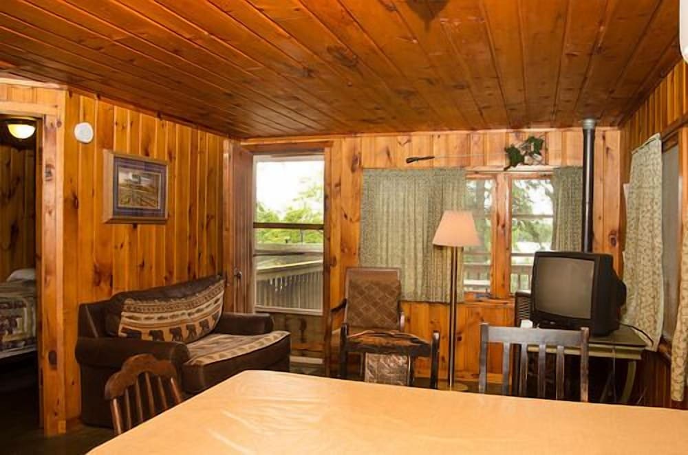 Cabin, 2 Bedrooms (Cabin 6, 7, or 8) photo 1