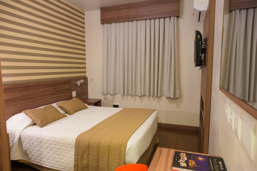 Room - Photo 3