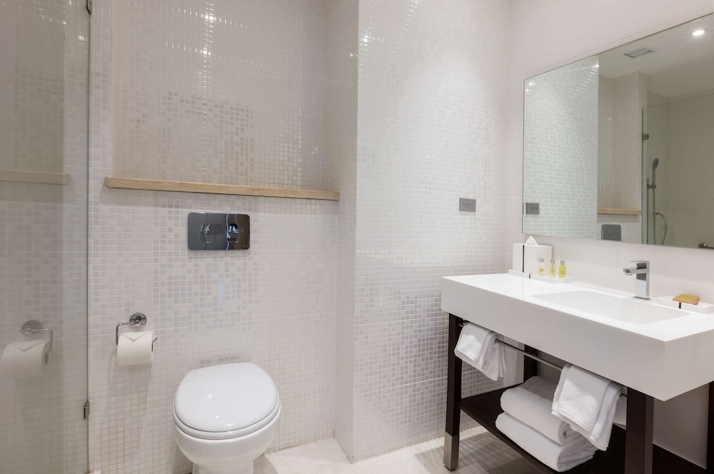 Junior Suite, 2 Double Beds, City View thumbnail 5
