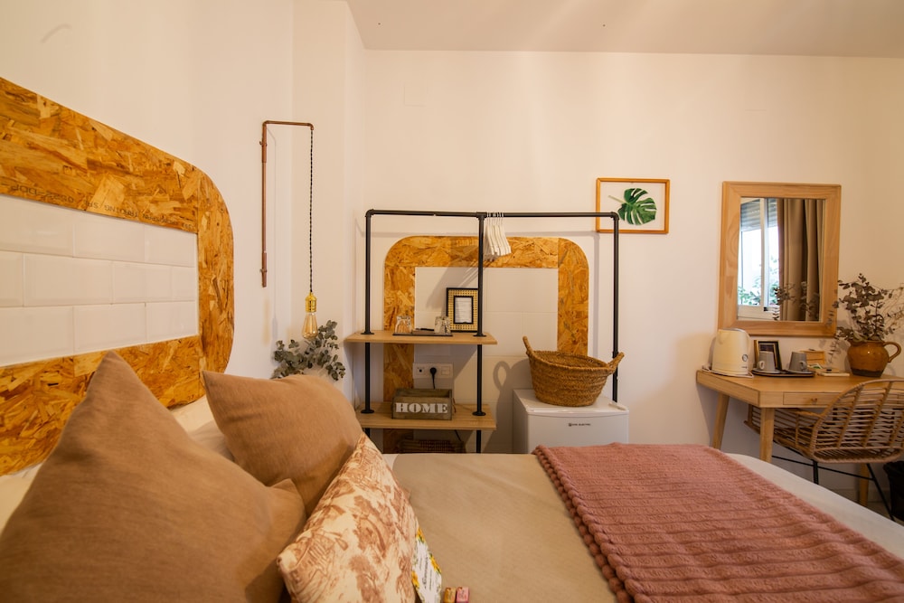 Standard Double Room, 1 Double Bed, Courtyard View, Tower photo 2