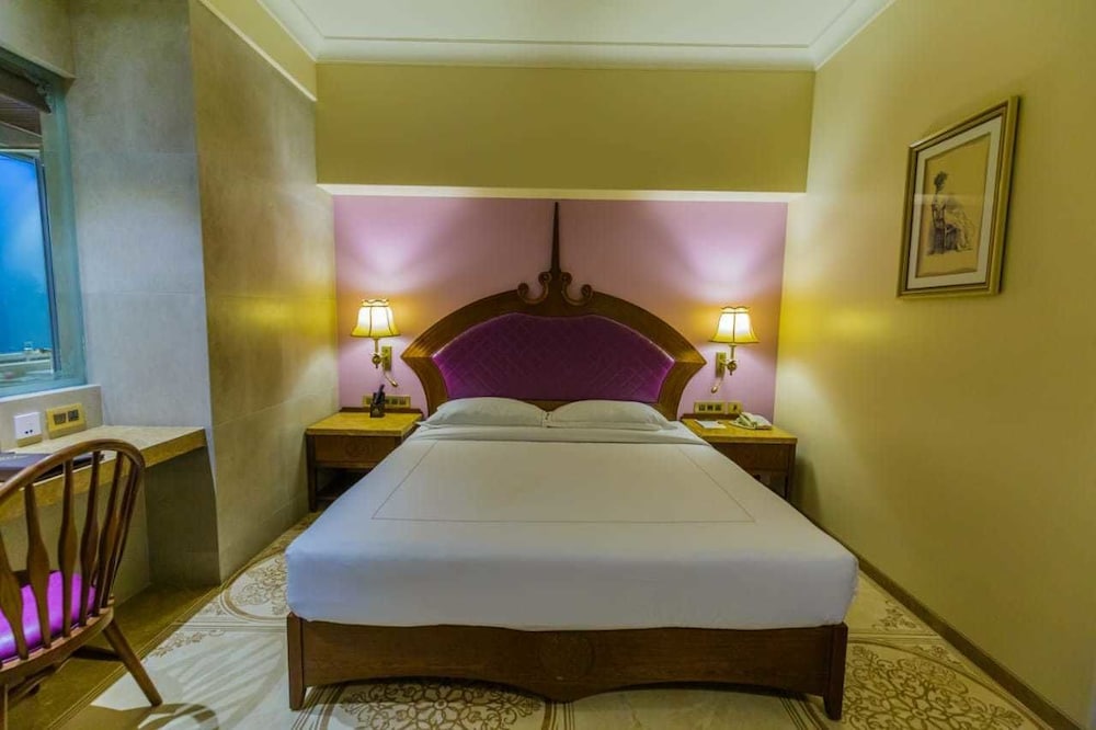 Executive Room, 1 King Bed - Photo 6