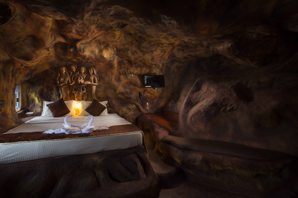 Cave Suites - Photo 3
