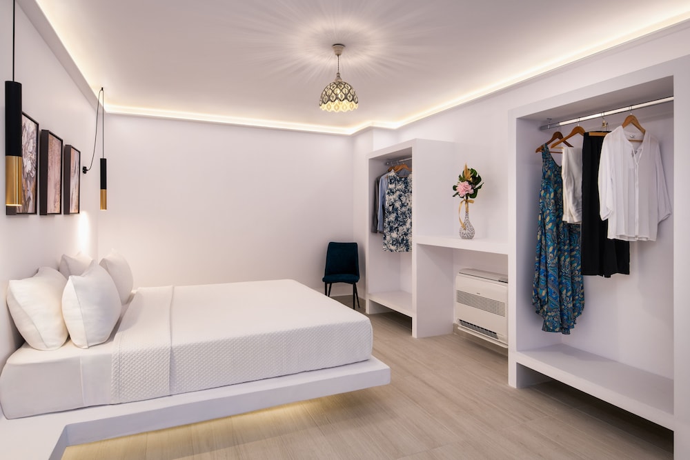 One Bedroom Suite - Photo 1
