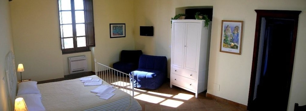 Basic Double Room, 1 Bedroom, Garden View, Garden Area photo 3