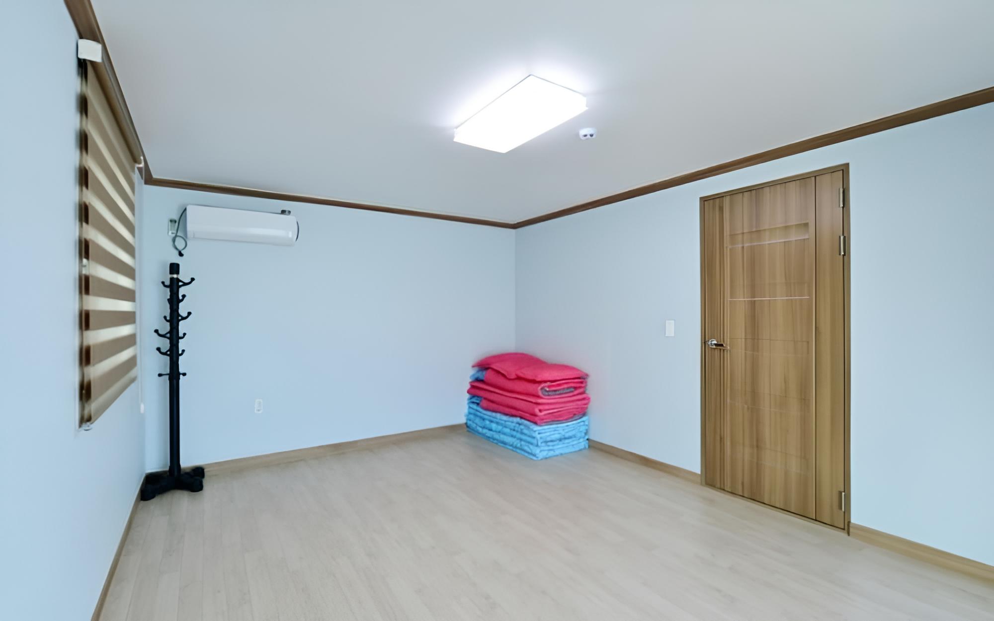 Room (Outbuildings (B Unshared House)) photo 3