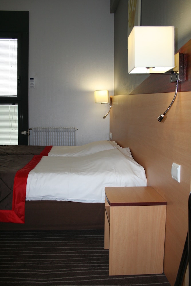 Standard Room, Multiple Beds - Photo 5