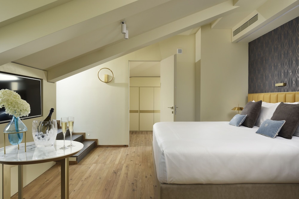 Suite, Park View - Photo 2