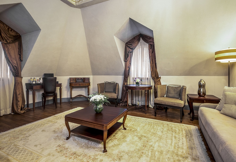 Royal Suite With City View