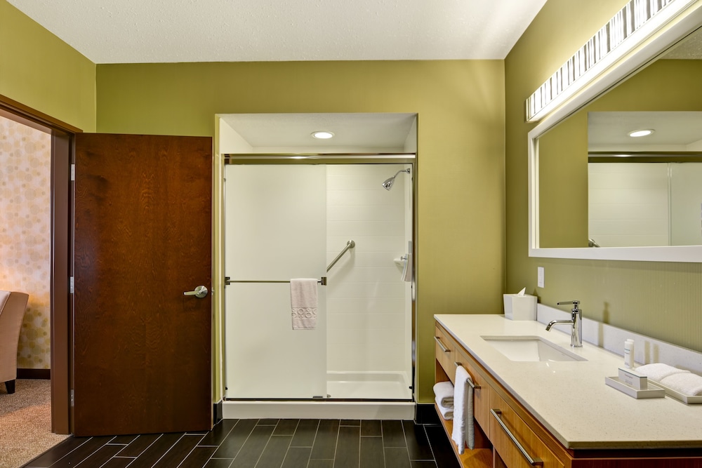 Suite, 1 King Bed, Accessible (3x3 Transfer Shower) - Photo 4