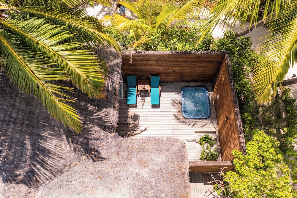 Sunset Jacuzzi Beach Villa - Photo 5