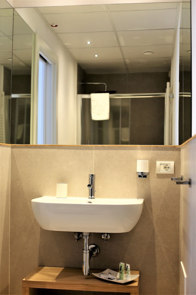 Suite, Partial Sea View (Lateral) photo 2