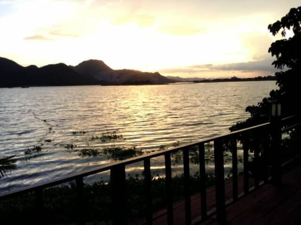 Alice River View Suite photo 2