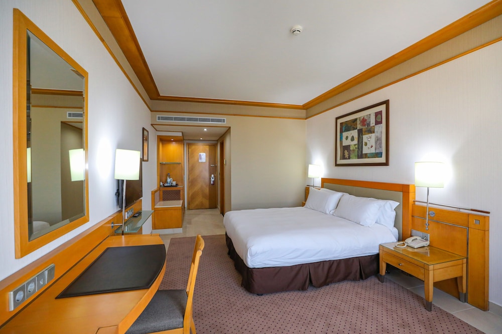 Suite, 1 Bedroom, Balcony - Photo 2