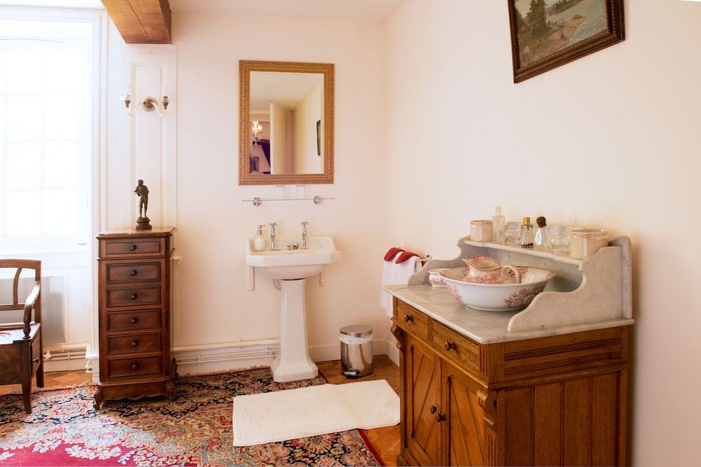 Romantic Suite, 1 Bedroom, Private Bathroom, Park View photo 3