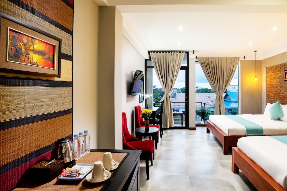 Family Quadruple Room, 1 Bedroom, Balcony, Pool View photo 1