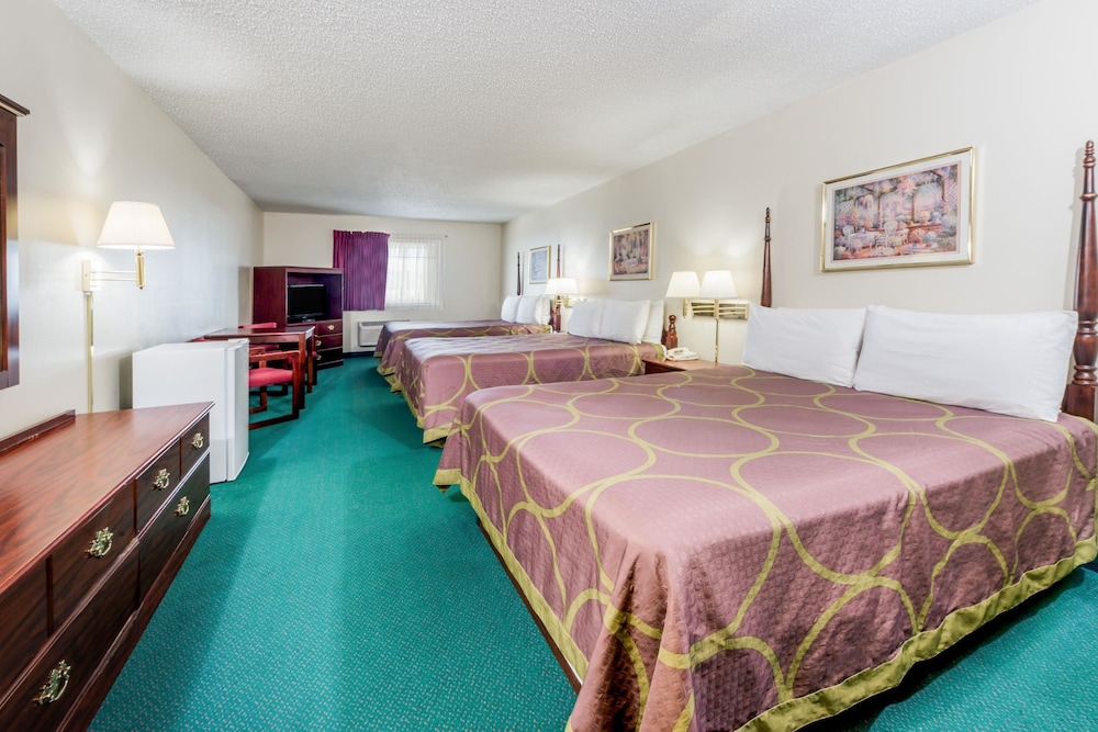 Room, Multiple Beds, Non Smoking - Photo 1