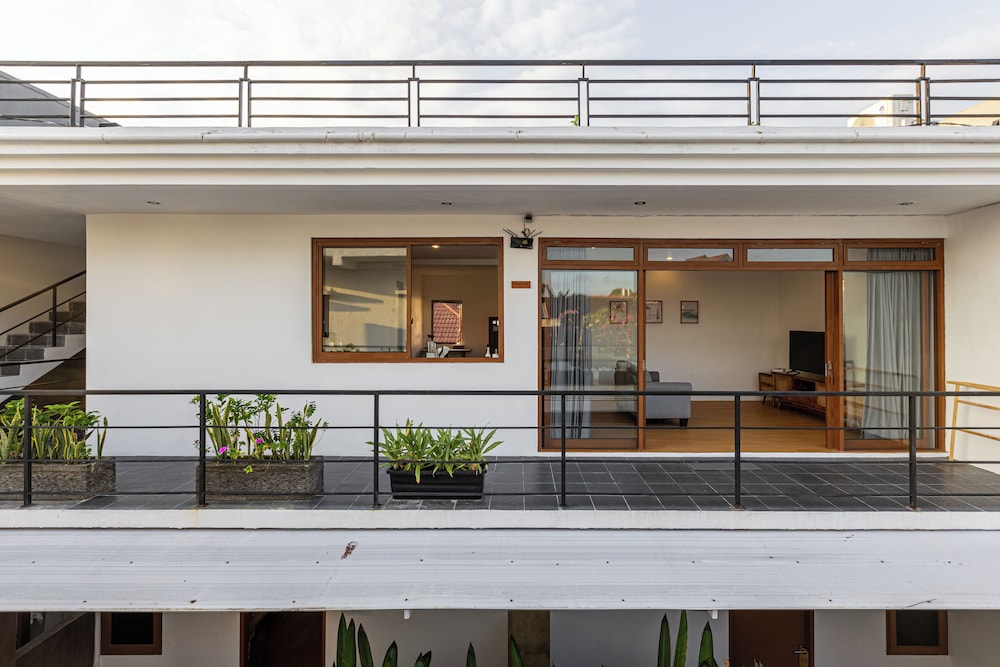 Premium Apartment, 1 King Bed, Balcony, Garden View photo 2