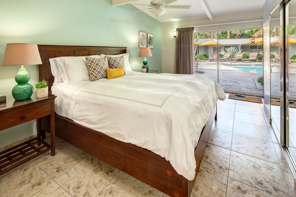 Premium Studio Suite, Patio, Pool View photo 1