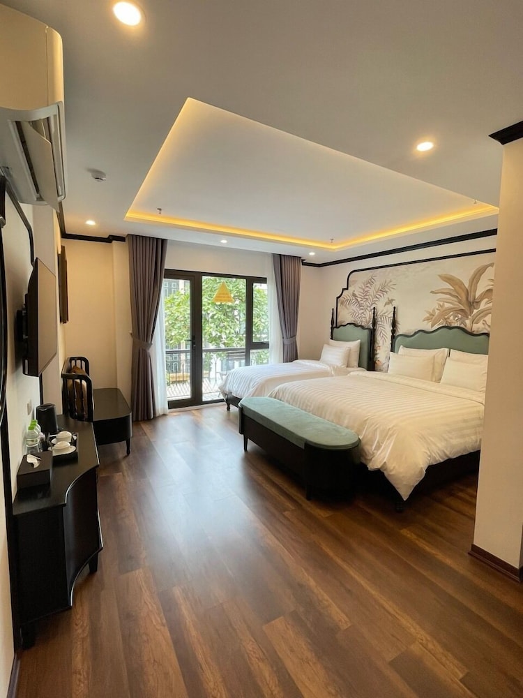 Junior Triple Room, Balcony, City View