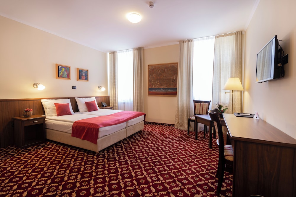 Standard Double or Twin Room - Photo 1
