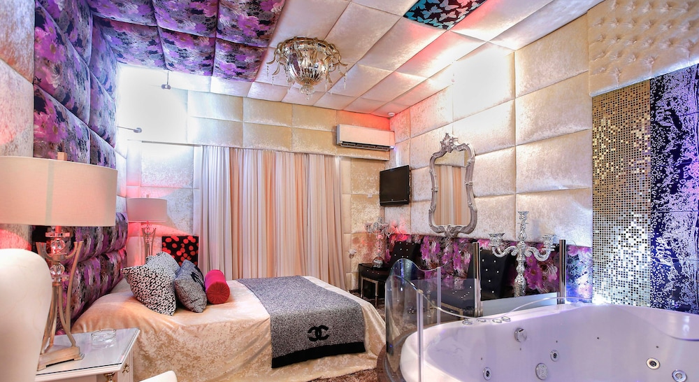 Double Room, Jetted Tub
