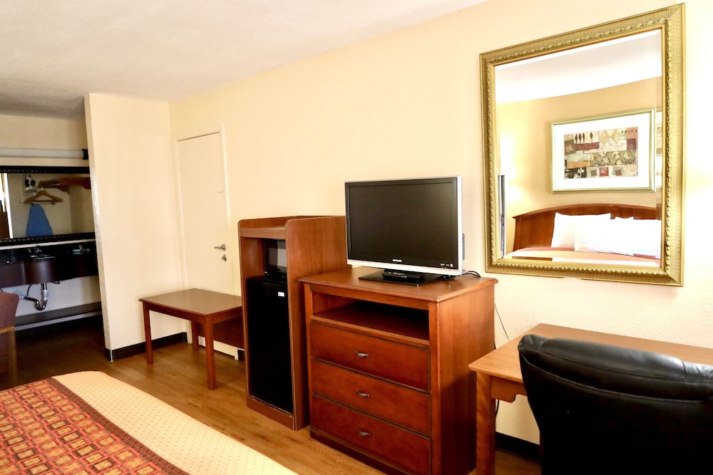 Double Room, 2 Queen Beds, Smoking photo 3