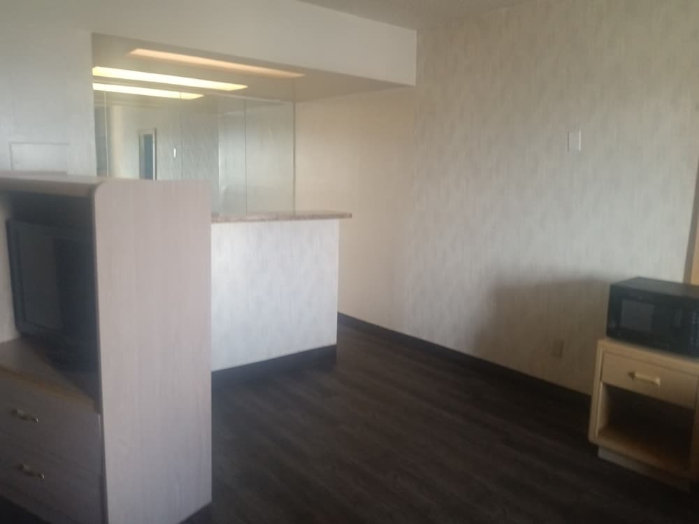Standard Room, 2 Queen Beds, Accessible - Photo 3