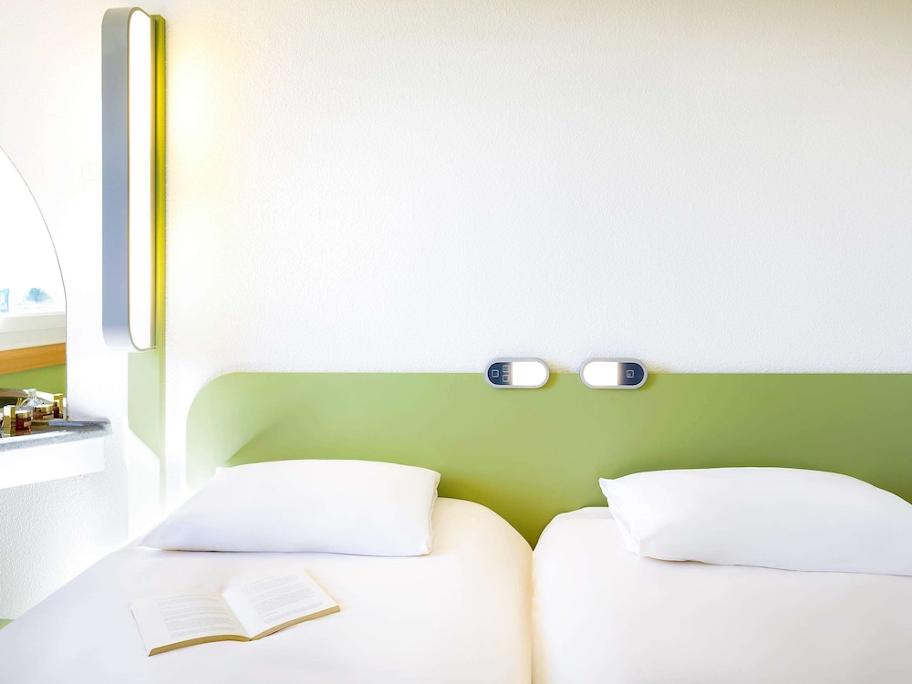 Twin Room, 2 Twin Beds photo 2