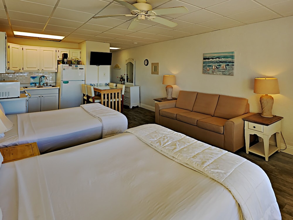 Studio Suite, 2 Double Beds, Patio, Beach View (#112 - No Pets) photo 3
