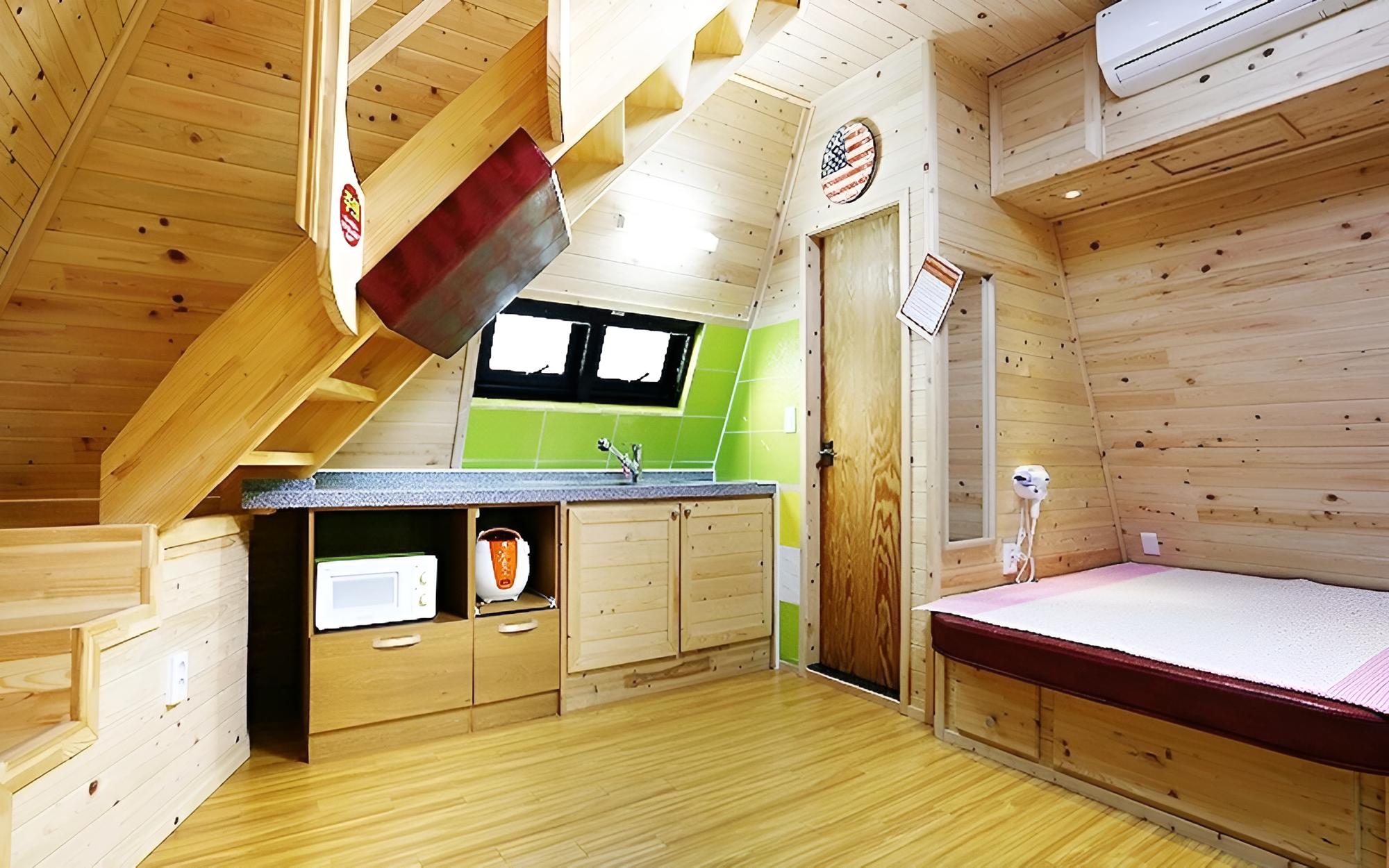Room (Pyramid 7 (Unshared House Duplex))