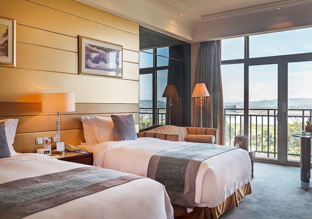 Deluxe Twin Room, River View photo 2