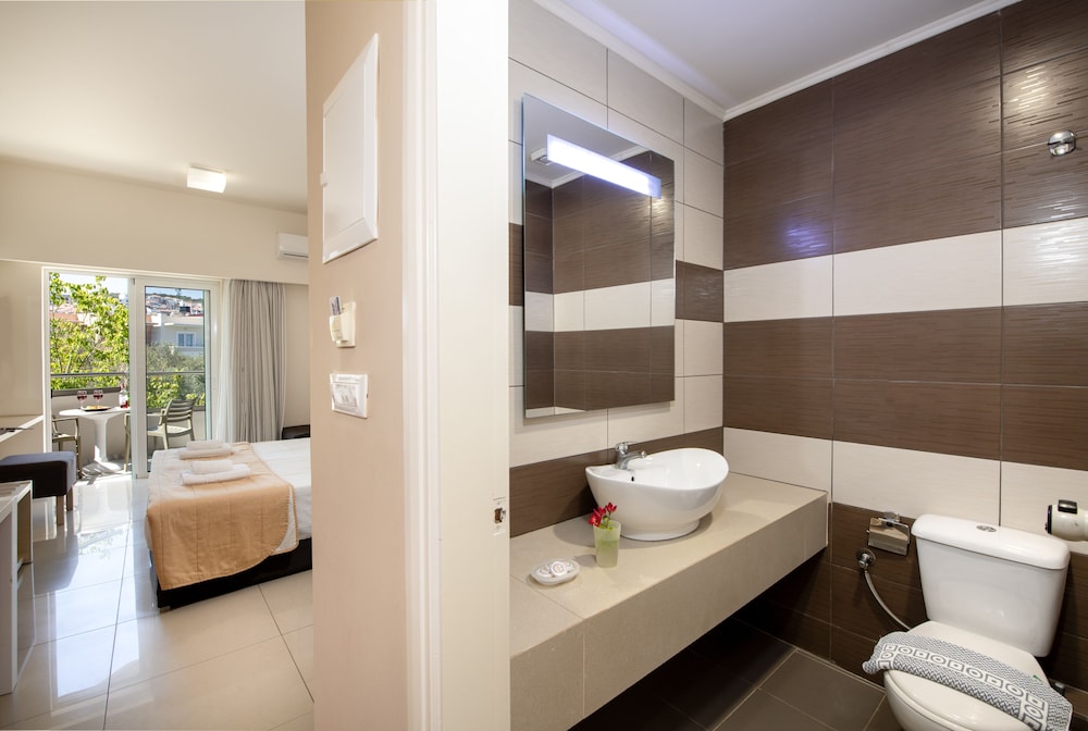 Standard Double Room - Photo 3