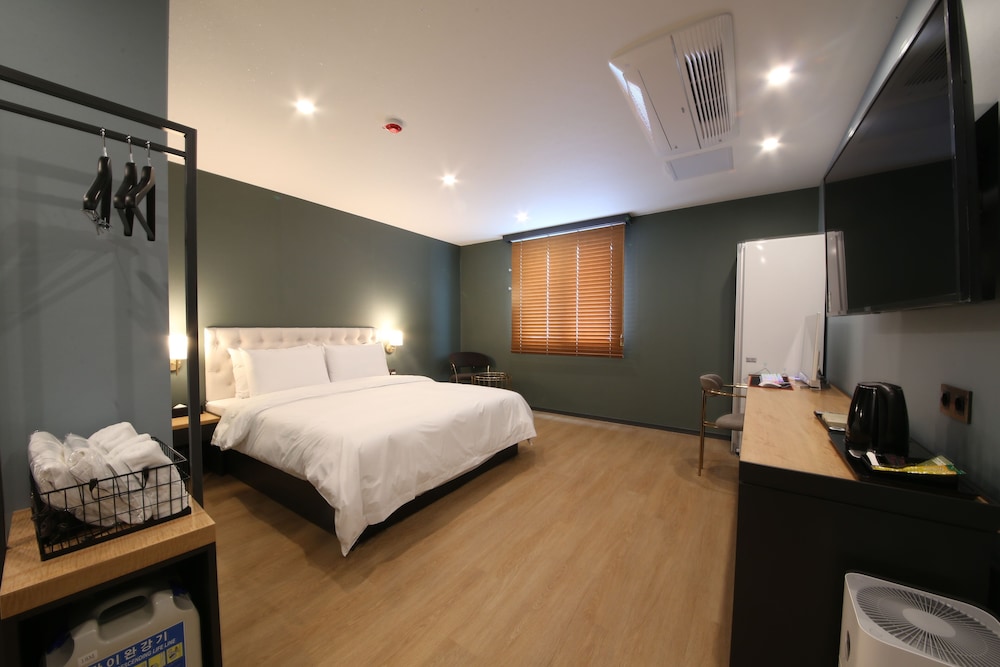 Deluxe Double Room, City View