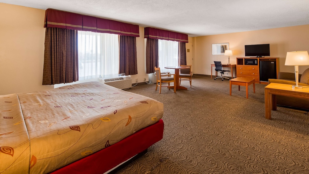 Standard Room, 1 King Bed, Accessible, Non Smoking photo 2