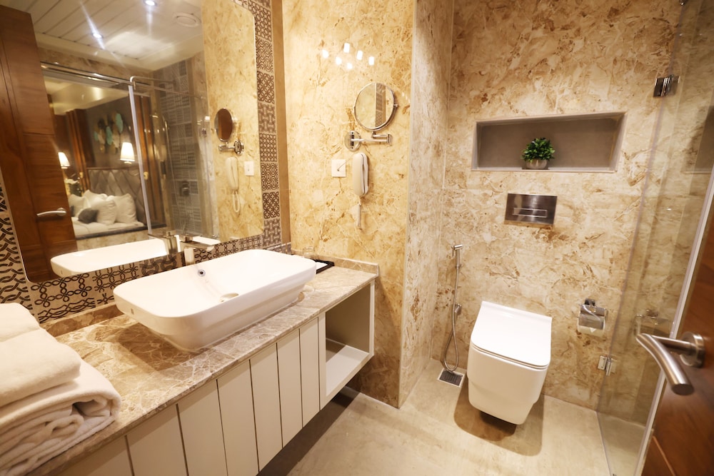 Executive Room - Photo 10