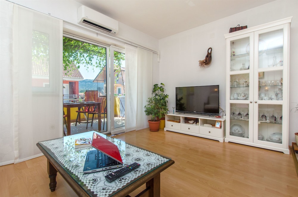 Apartment (A4) photo 1