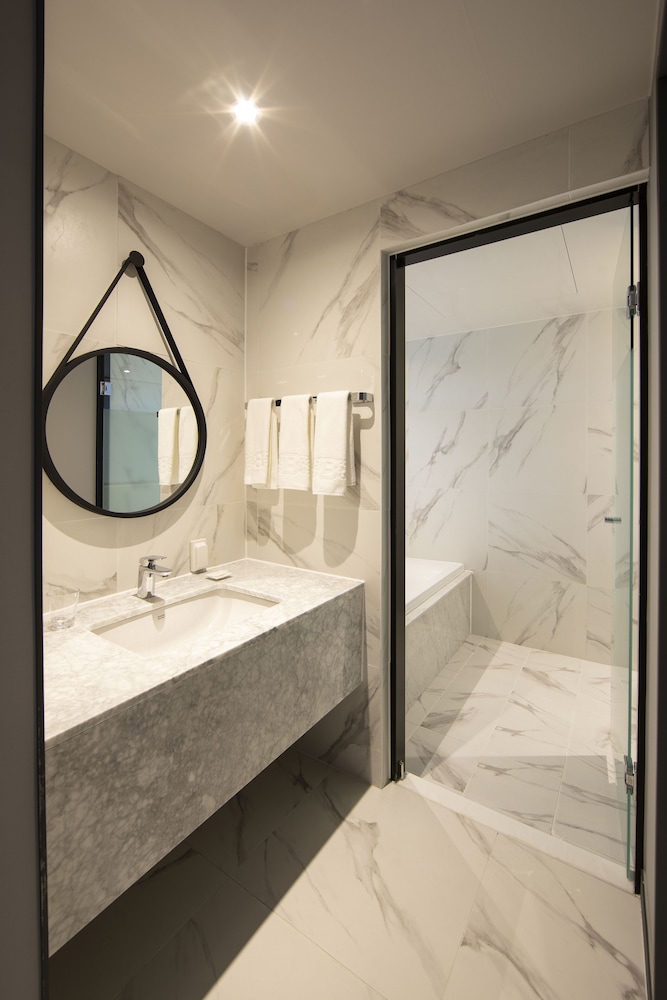 Deluxe Double, City View - Photo 4