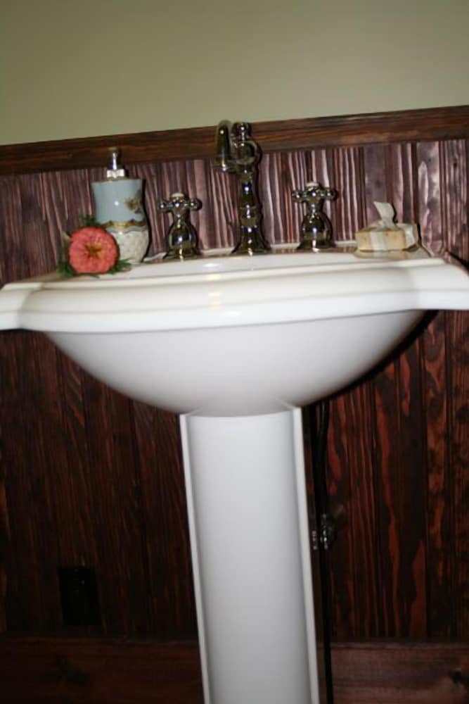 Victorian Room photo 2