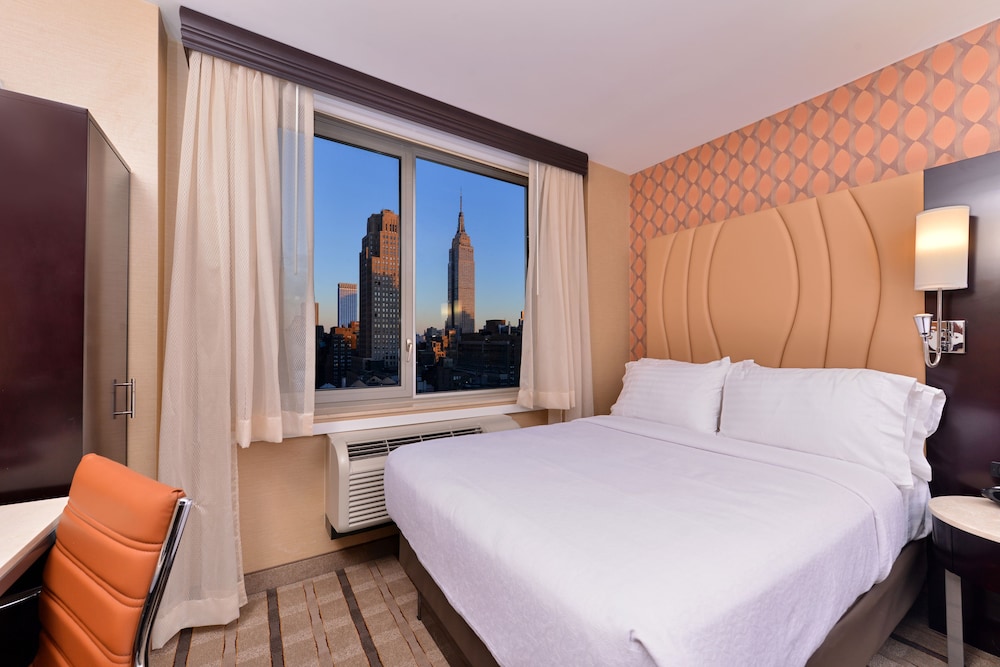 Standard Room, 1 King Bed, Accessible (Communications, Roll-In Shower)