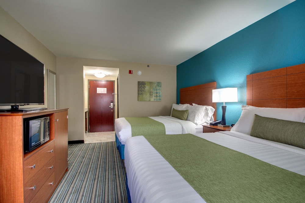 Standard Room, 2 Queen Beds, Non Smoking, Microwave - Photo 3