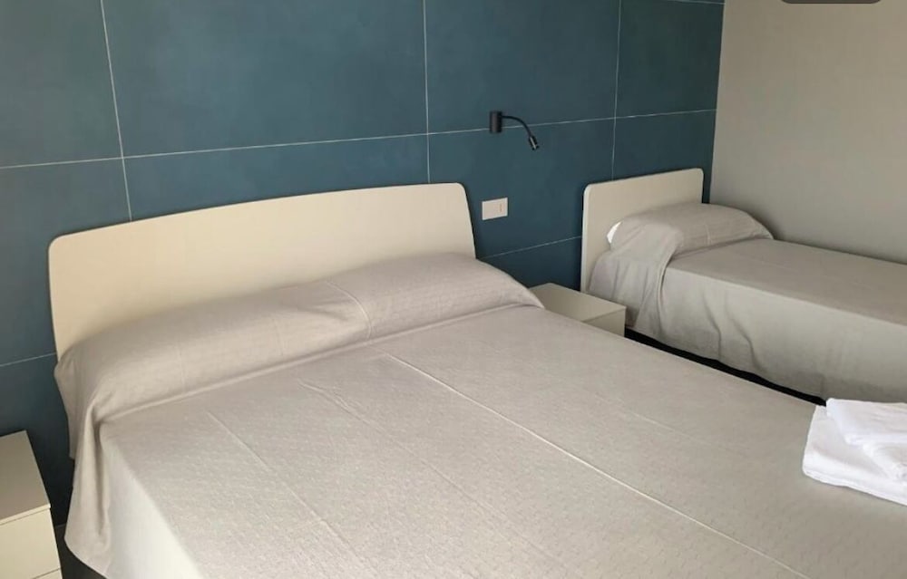 Basic Triple Room, Multiple Beds photo 1