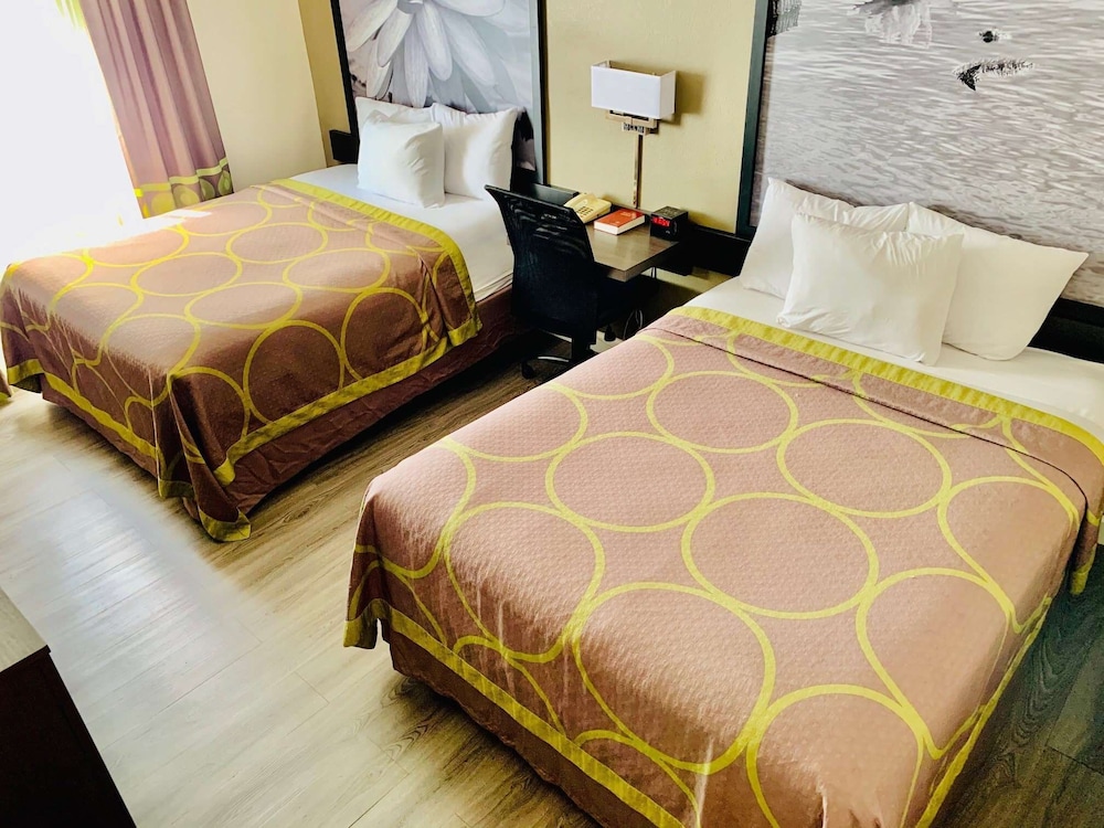 Room, 2 Queen Beds, Non Smoking - Photo 1