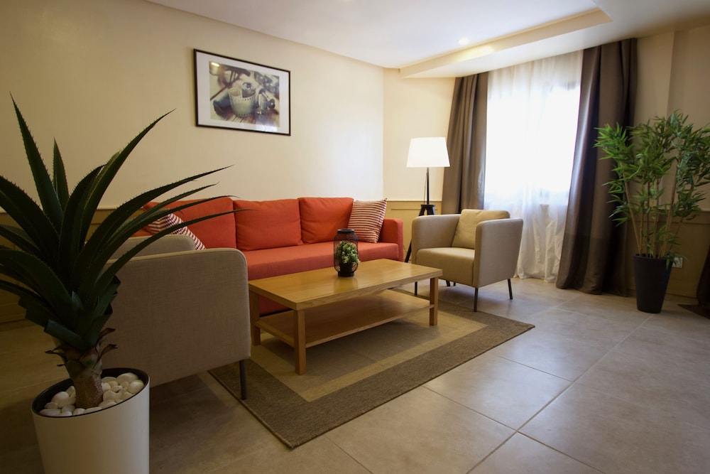 Deluxe Suite - Photo 7