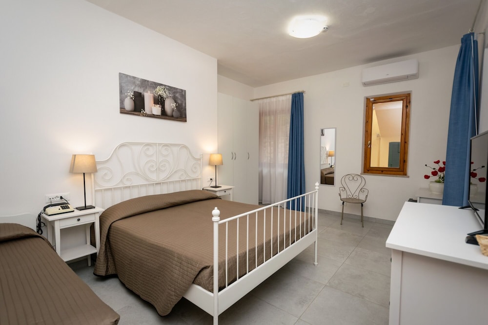Standard Triple Room, Balcony photo 1