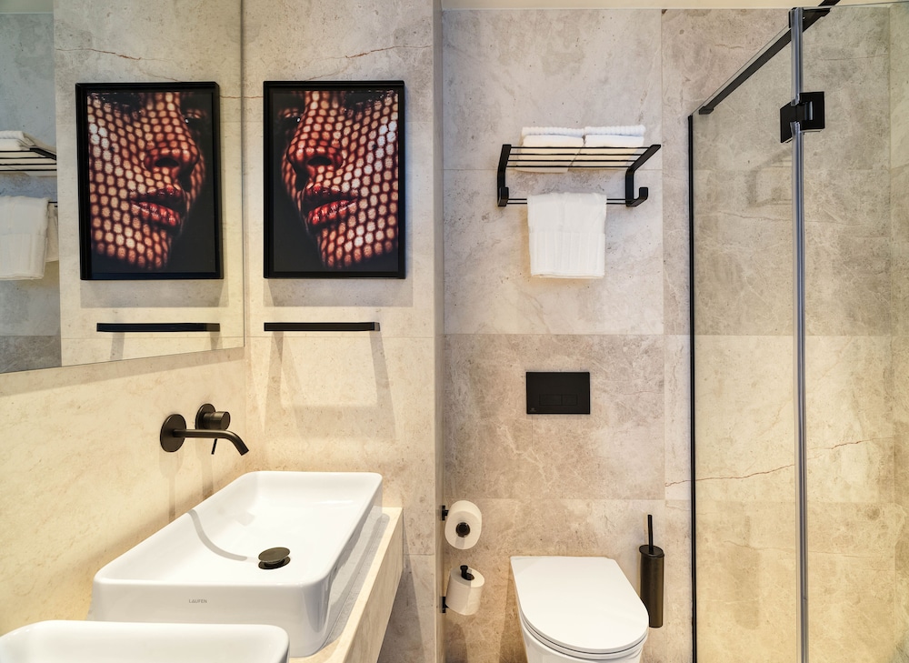 NYX Executive Suite, Business Lounge Access photo 2