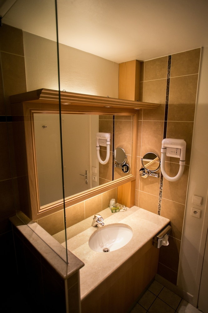 Superior Double Room Shower - Photo 2