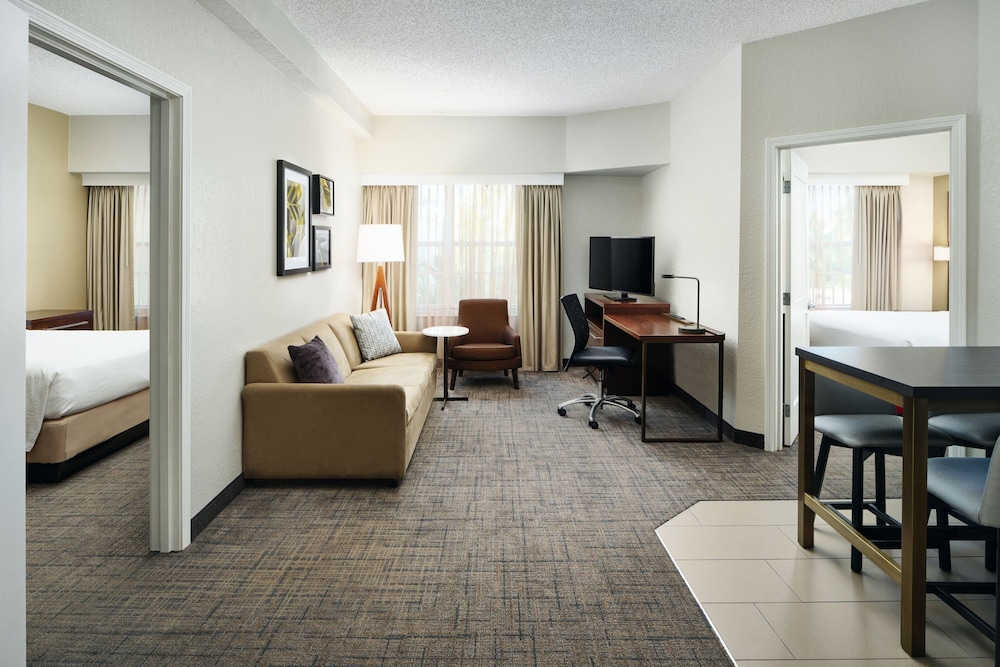 Suite, 2 Bedrooms (Mobility Accessible, Roll-In Shower) photo 1